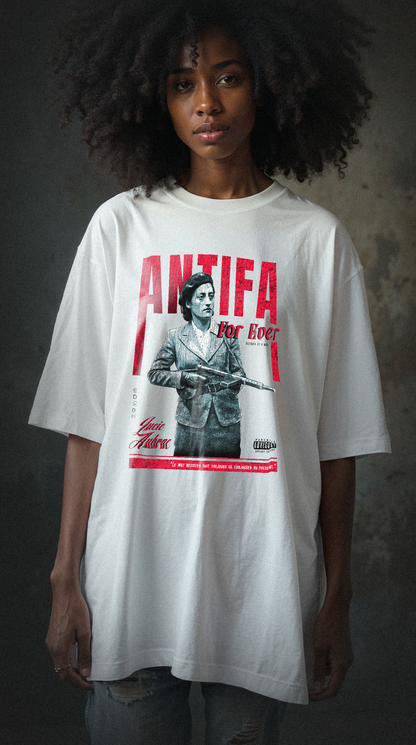 T-shirt blanc oversize ANTIFA porté design brutaliste résistance Lucie Aubrac héroïne WWII occupation française PTN DE T-SHIRT