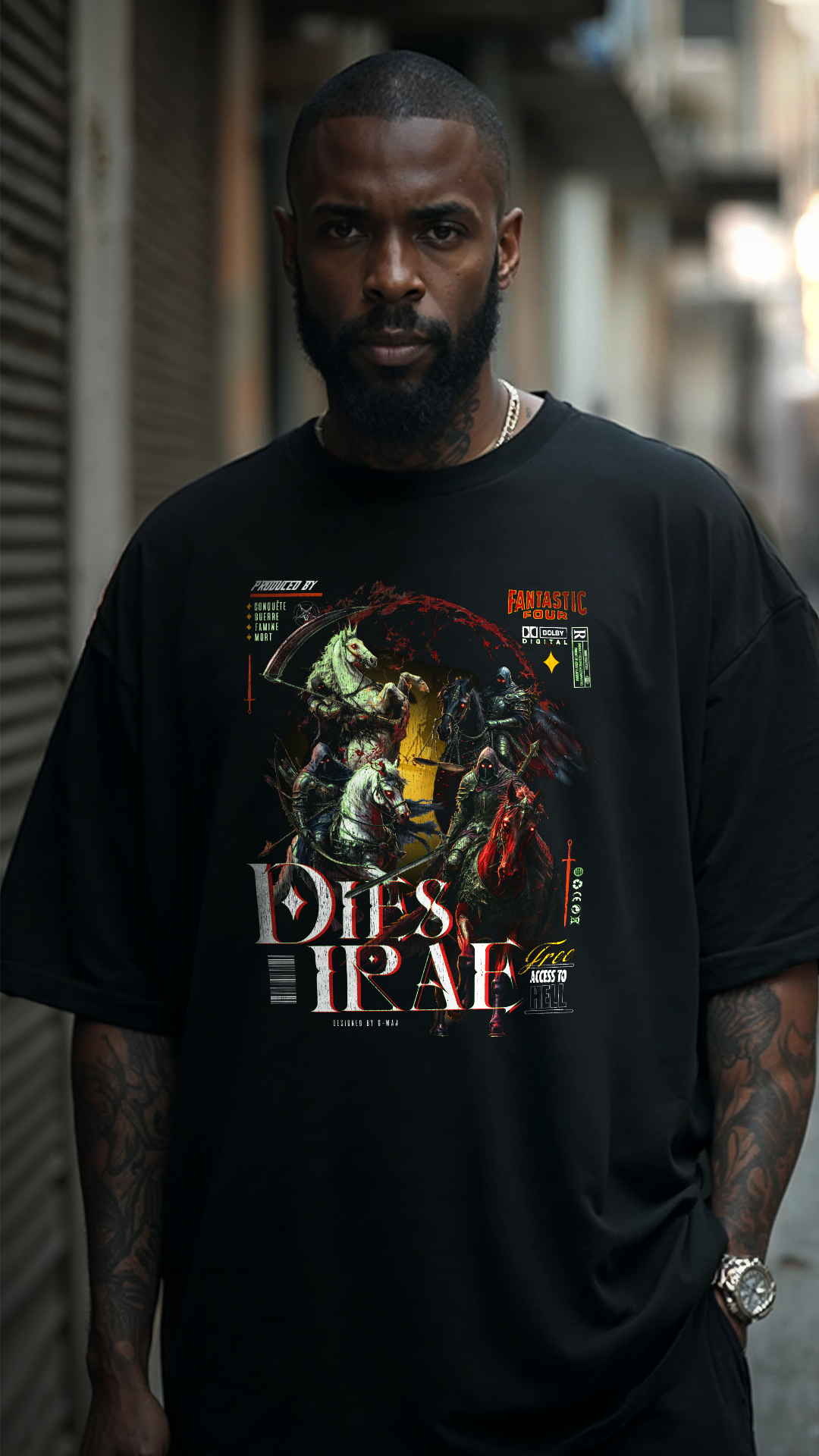 T-shirt noir oversize streetwear APOC4LYPSE porté par mannequin homme design metal gothique brutaliste cavaliers fin du monde vert PTN DE T-SHIRT