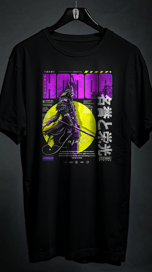 T-shirt noir HONOR violet et jaune fluo Yasuke, premier samouraï noir de l'histoire, en armure japonaise sur t-shirt noir oversize, graphic vintage style streetwear, présenté sur cintre