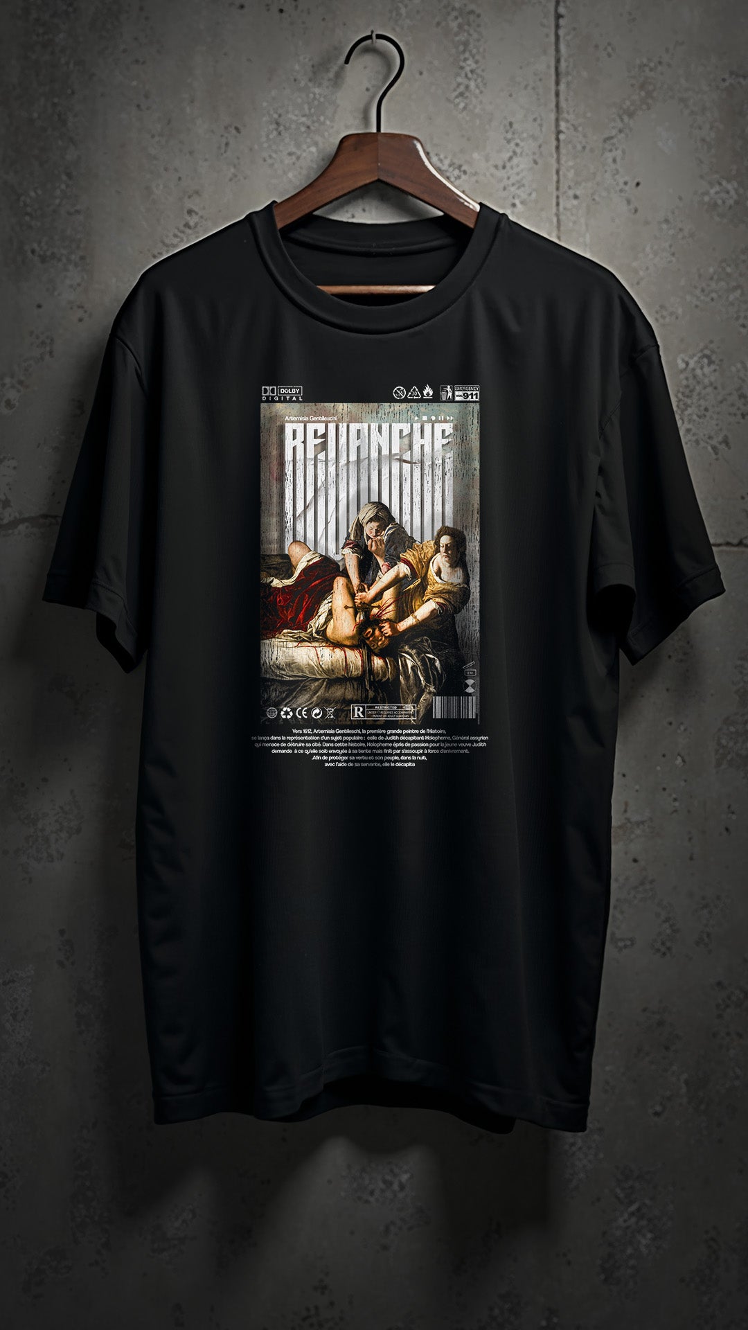  T-shirt noir REVANCHE inspiré du tableau d’Artemisia Gentileschi vu de face avec graphic imprimé sur le devant, ambiance cinématographique, style streetwear vintage