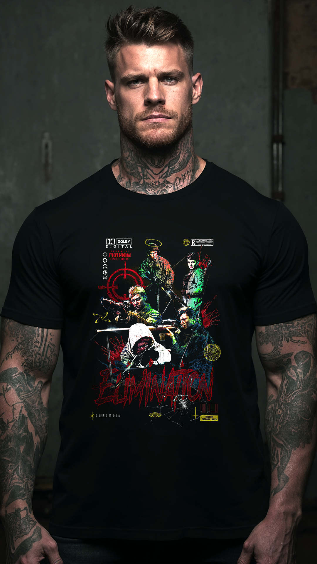 Homme muscle et tatoue portant le t-shirt oversize noir ELIMINATION - design streetwear action - PTN* DE T-SHIRT by G-MAJ