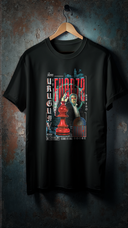 T-shirt noir oversize FUERZA RED avec design graphique Pepe Mujica Uruguay - illustration street art rouge sur coton biologique