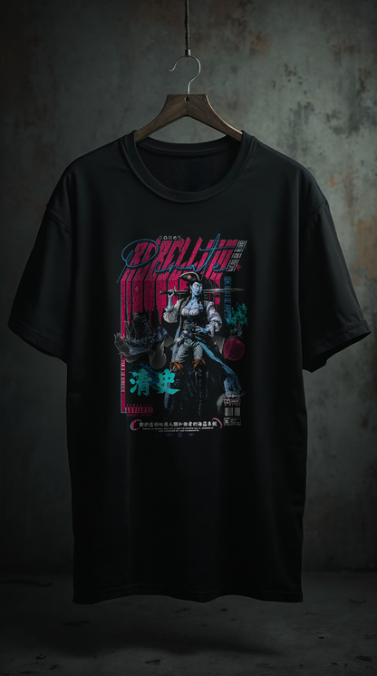 T-shirt oversize noir REBELLION PINK suspendu sur cintre, design graphique femme guerrière rebelle style streetwear, fond industriel sombre