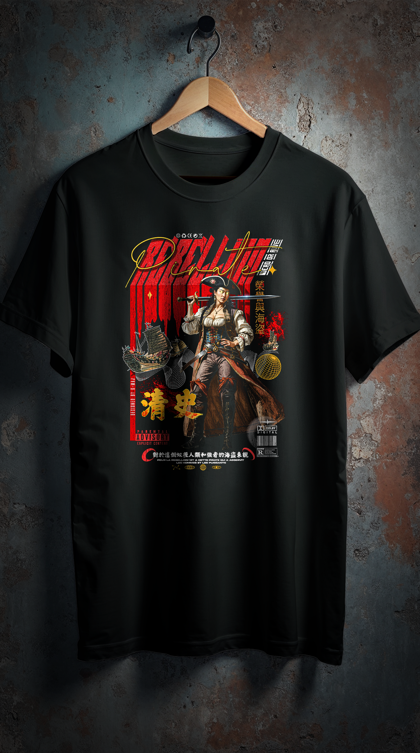 T-shirt oversize noir REBELLION red suspendu sur cintre, design graphique femme guerrière rebelle style streetwear, fond industriel sombre
