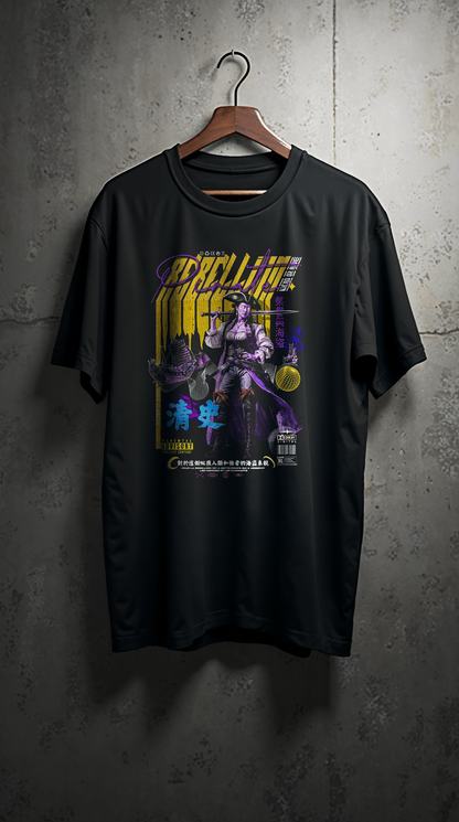 T-shirt oversize noir REBELLION yellow and purple suspendu sur cintre, design graphique femme guerrière rebelle style streetwear, fond industriel sombre