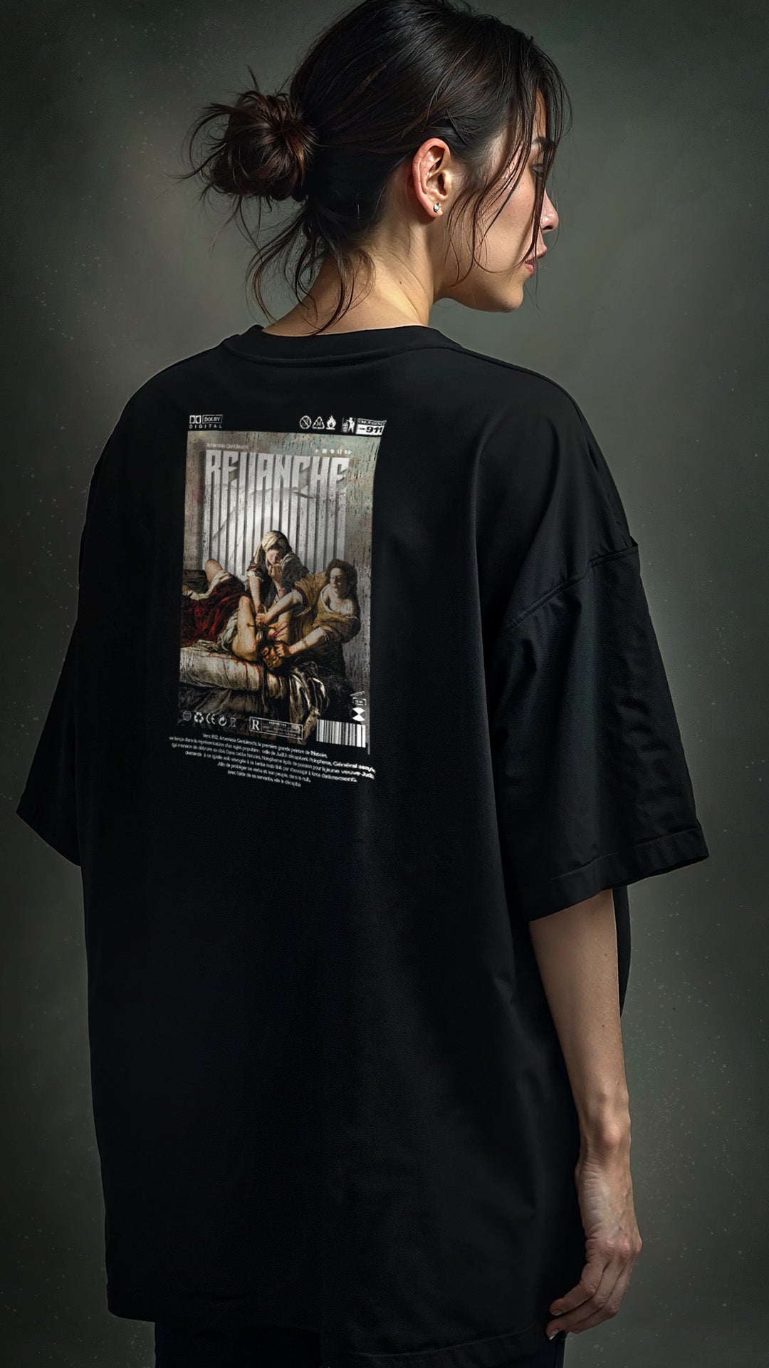 T-shirt noir Revenge verso Inspiré du tableau d'Artemisia Gentileschi  Streetwear baroque brutaliste histoire féministe Artwork Renaissance moderne porte par femme Designed by G-mag – PTN* de t-shirt