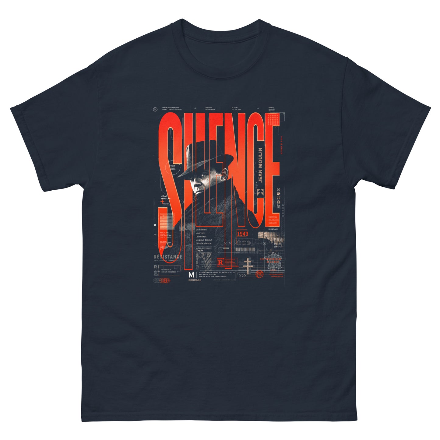 Vue de face t-shirt bleu marine print graphique Jean Moulin avec la police tall bold SILENCE en police rouge orange, streetwear G-MAJ
