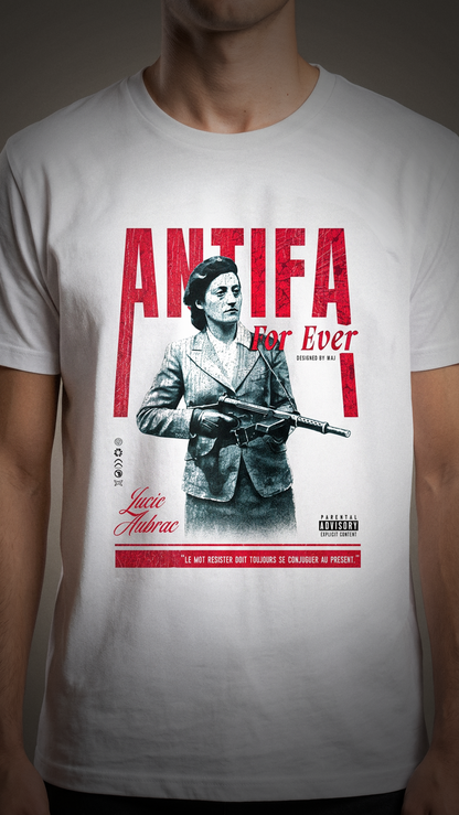 T-shirt blanc oversize ANTIFA porté en gros plan design brutaliste résistance Lucie Aubrac héroïne WWII occupation française PTN DE T-SHIRT 