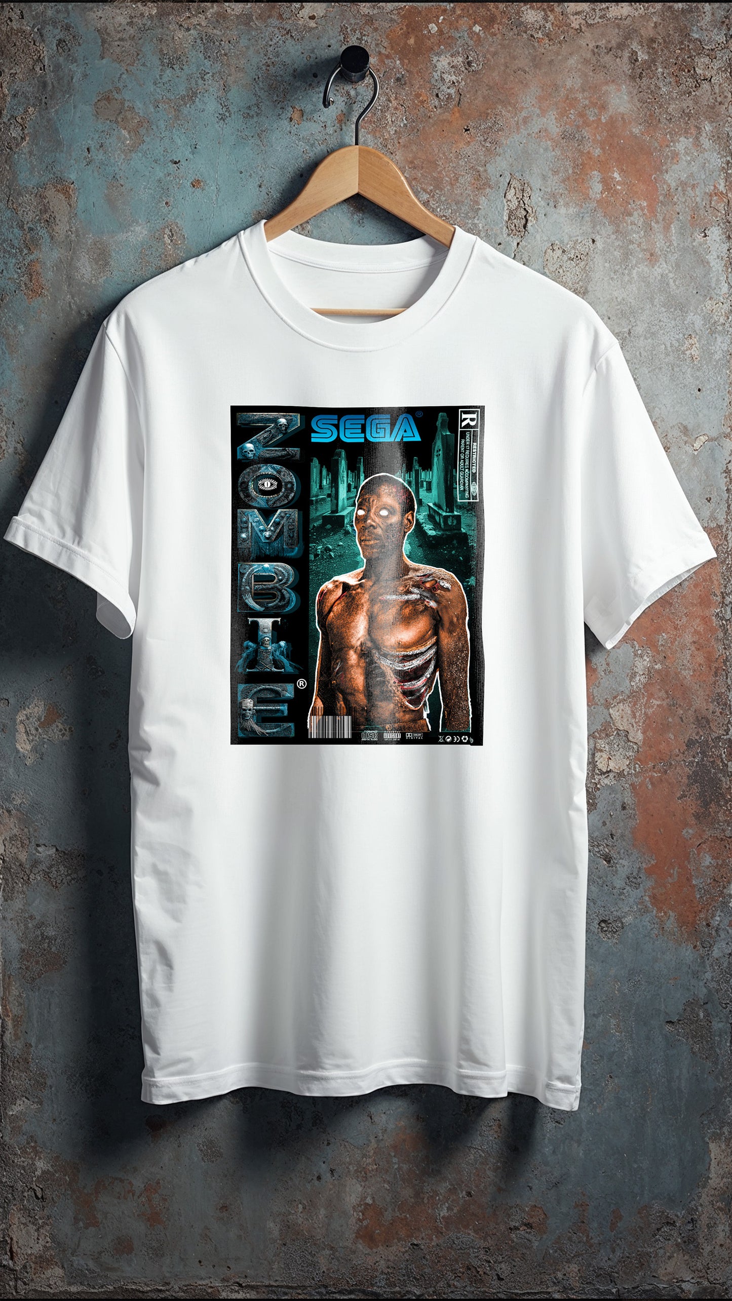 T-shirt oversize blanc ZOMBI BLUE – sur ceintre le tee-shirt de face, graphic rétro gaming Sega Haïti zombie bleu cyan, collection Design by GMAJ