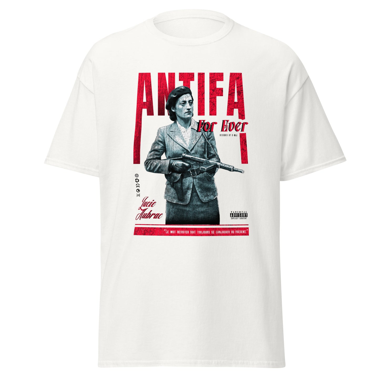T-shirt blanc oversize ANTIFA sur fond blanc design brutaliste résistance Lucie Aubrac héroïne WWII occupation française PTN DE T-SHIRT