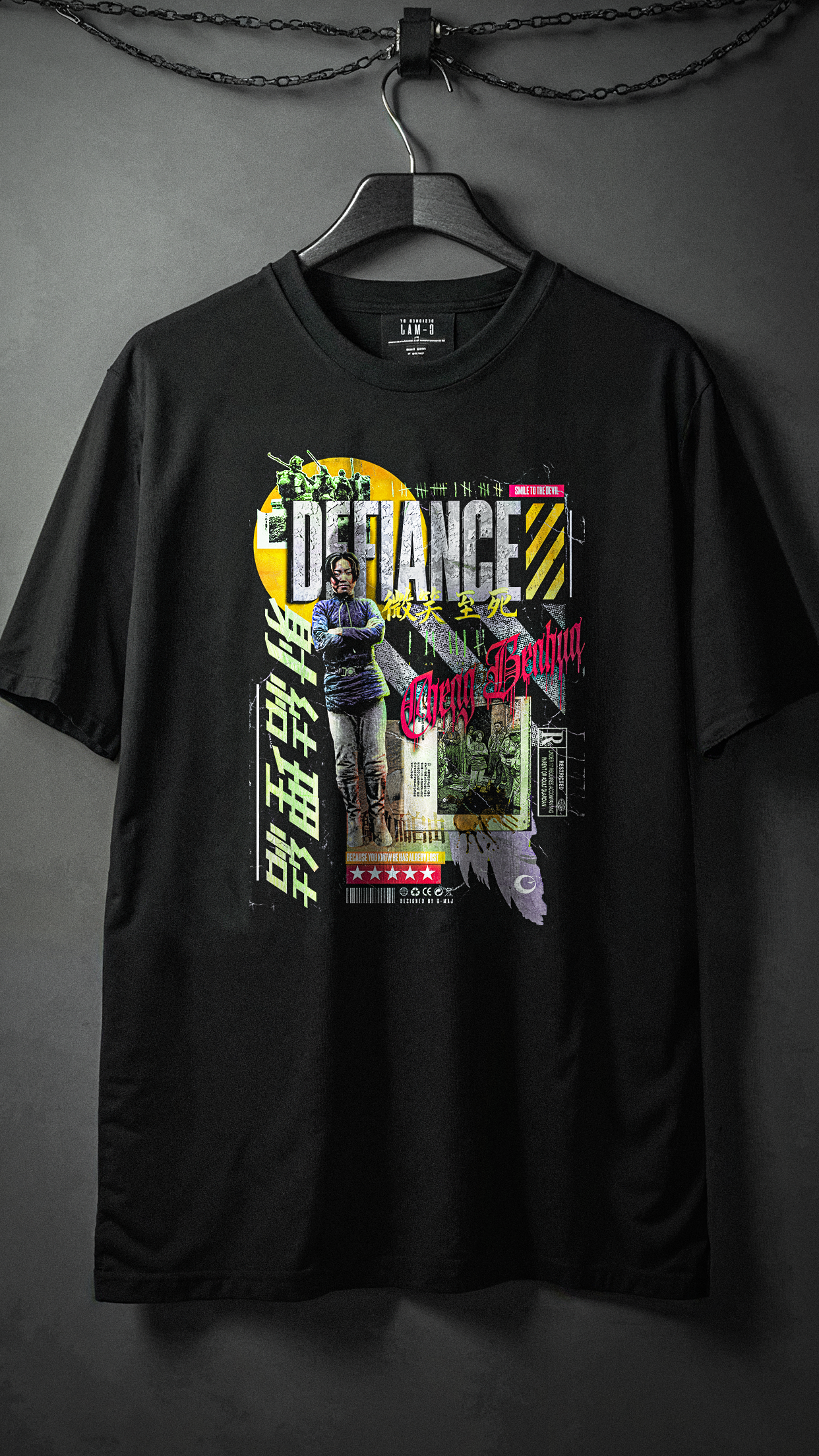 T-shirt noir oversize Defiance Yellow sur cintre - design streetwear urbain japonais jaune, coupe unisexe