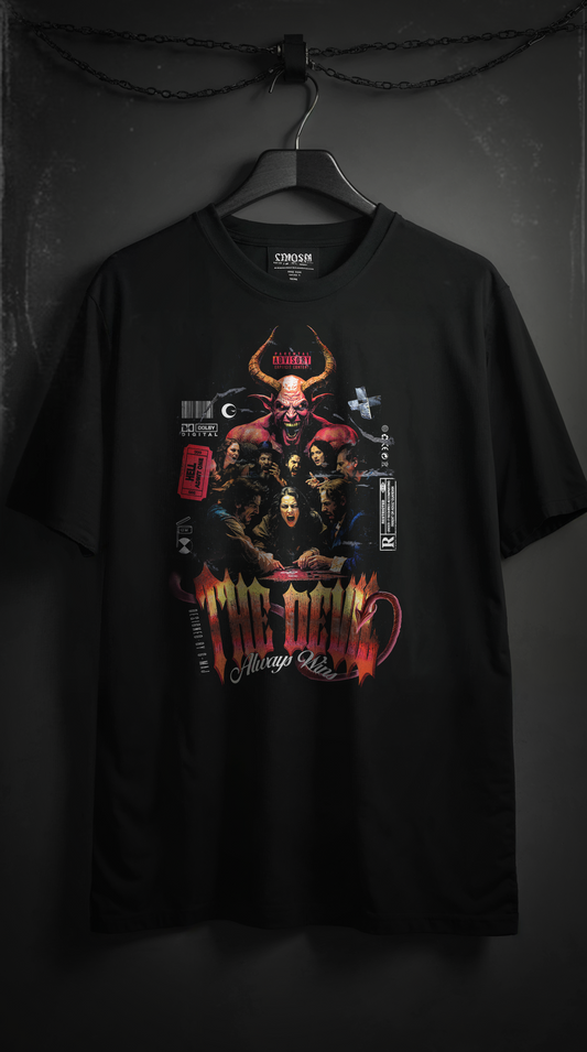 T-shirt noir oversize Devil Classic Red sur cintre - design heavy metal vintage diable cornu rouge, coupe unisexe