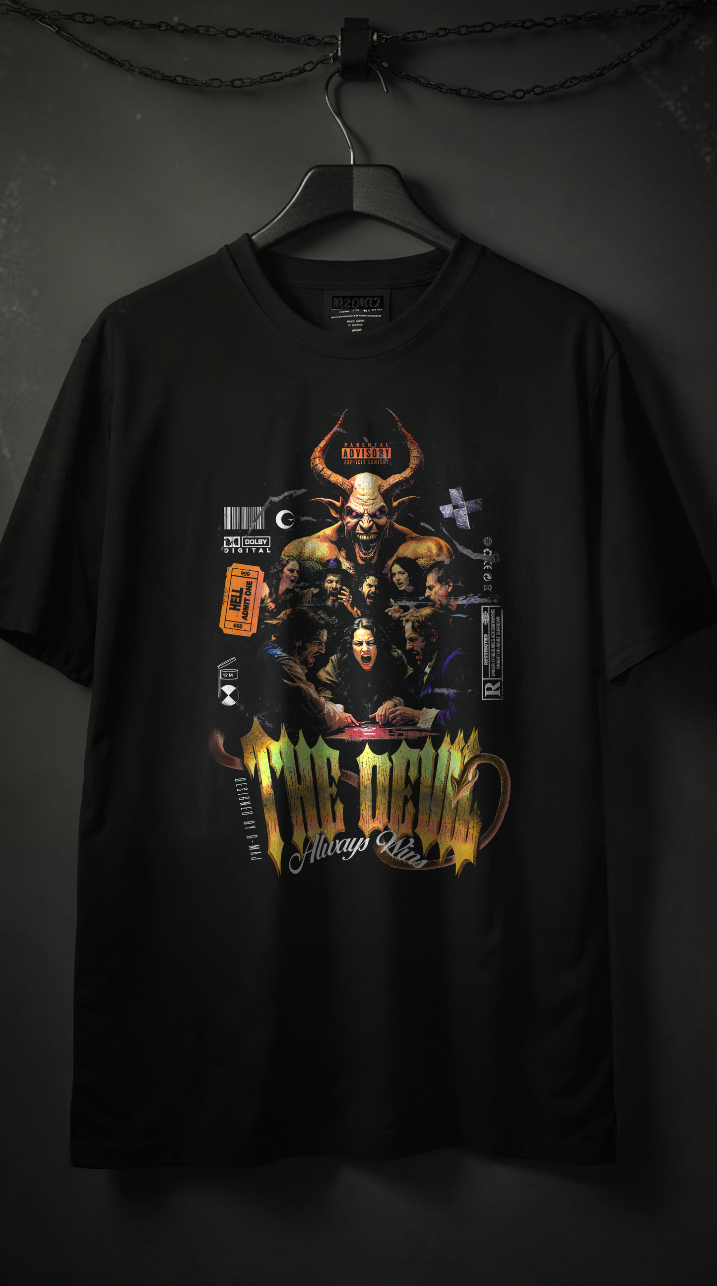 T-shirt noir oversize Devil Yellow sur cintre - design heavy metal vintage diable orange et or, coupe unisexe
